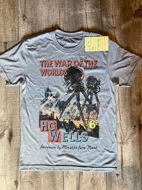 Out of Print Gray "The War of the Worlds" H.G. Wells Graphic Tee